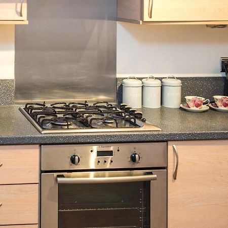 Elegant 2 Bedroom City Centre Apartment - Free Parking - Private Balcony Edinburgh Luaran gambar