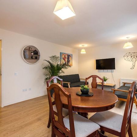 Elegant 2 Bedroom City Centre Apartment - Free Parking - Private Balcony Edinburgh Luaran gambar