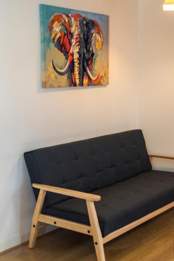 Elegant 2 Bedroom City Centre Apartment - Free Parking - Private Balcony Edinburgh Luaran gambar