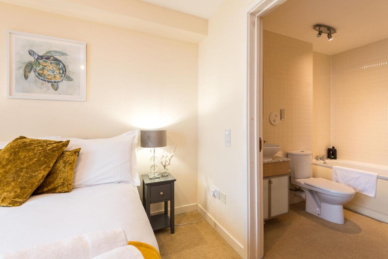 Elegant 2 Bedroom City Centre Apartment - Free Parking - Private Balcony Edinburgh Luaran gambar