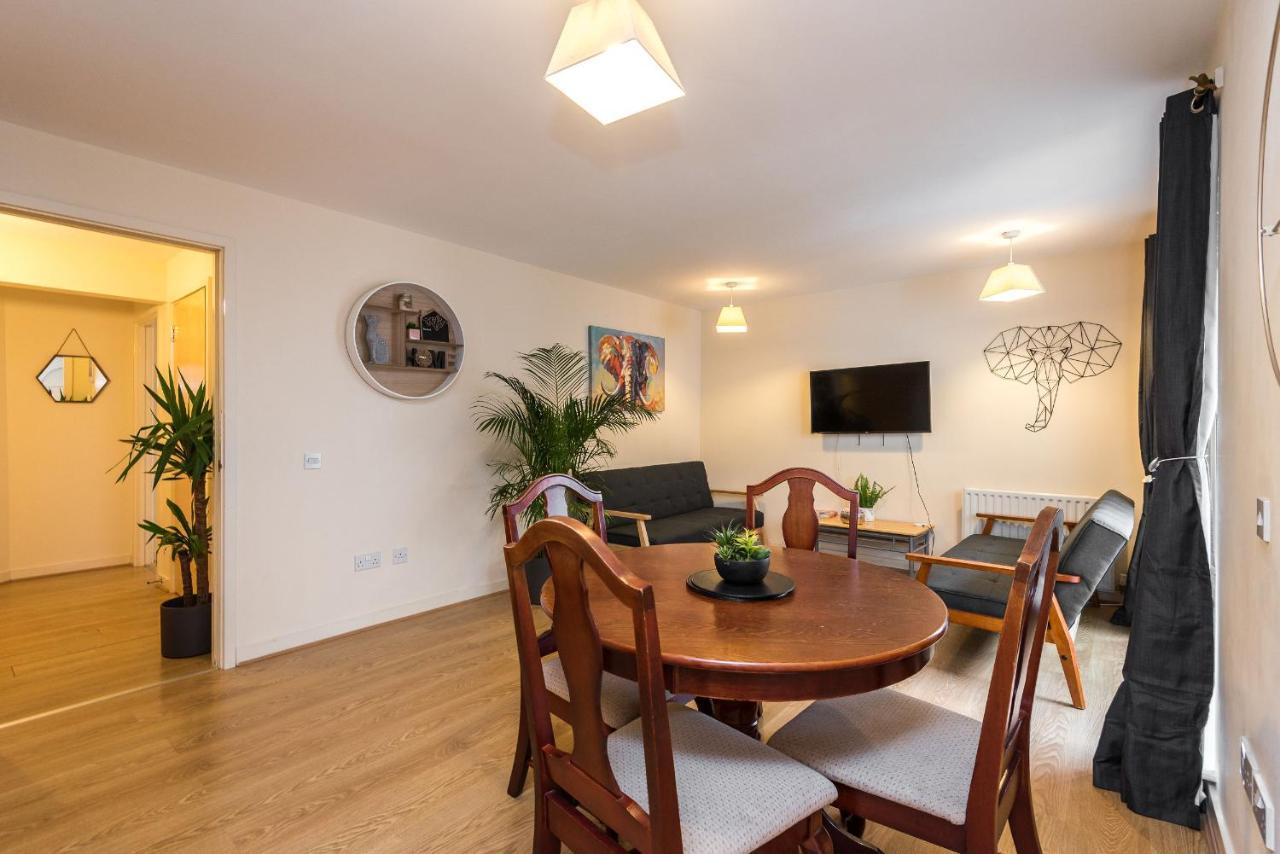 Elegant 2 Bedroom City Centre Apartment - Free Parking - Private Balcony Edinburgh Luaran gambar