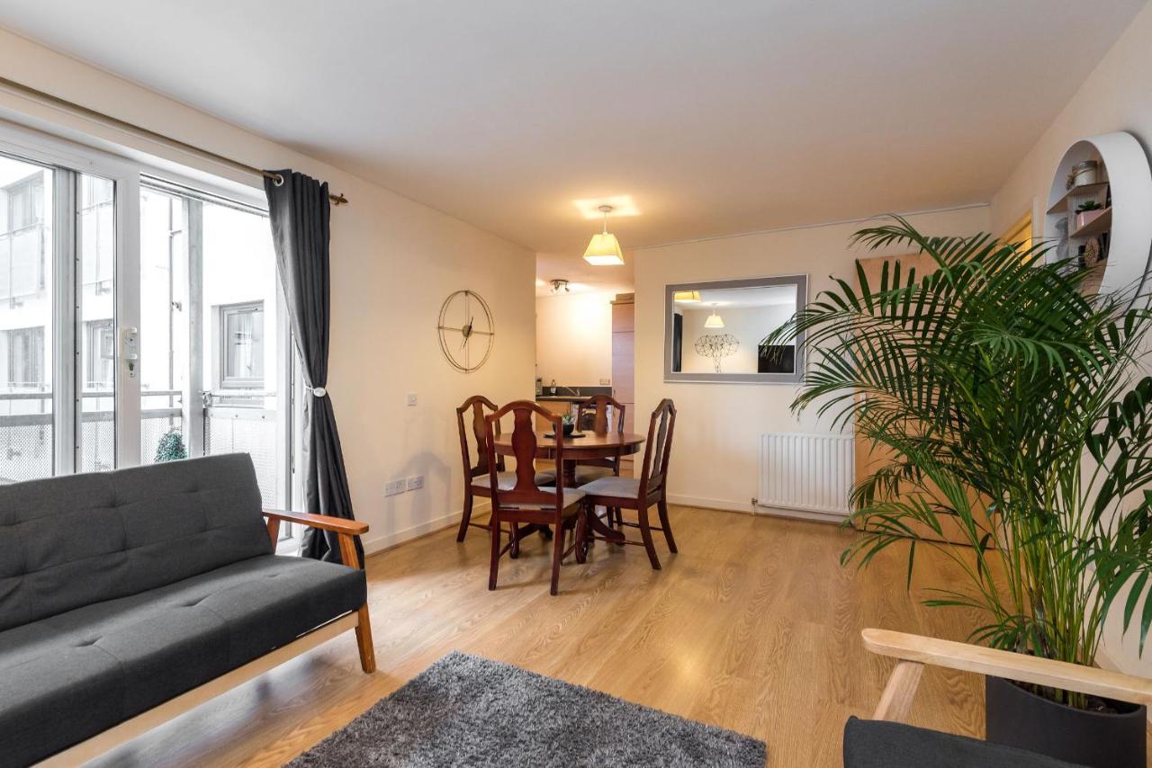 Elegant 2 Bedroom City Centre Apartment - Free Parking - Private Balcony Edinburgh Luaran gambar