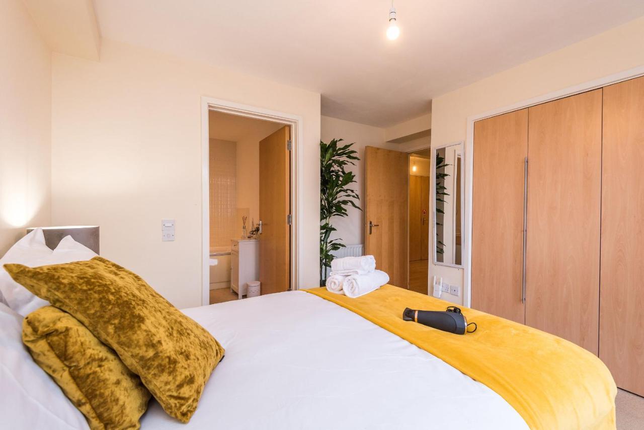 Elegant 2 Bedroom City Centre Apartment - Free Parking - Private Balcony Edinburgh Luaran gambar