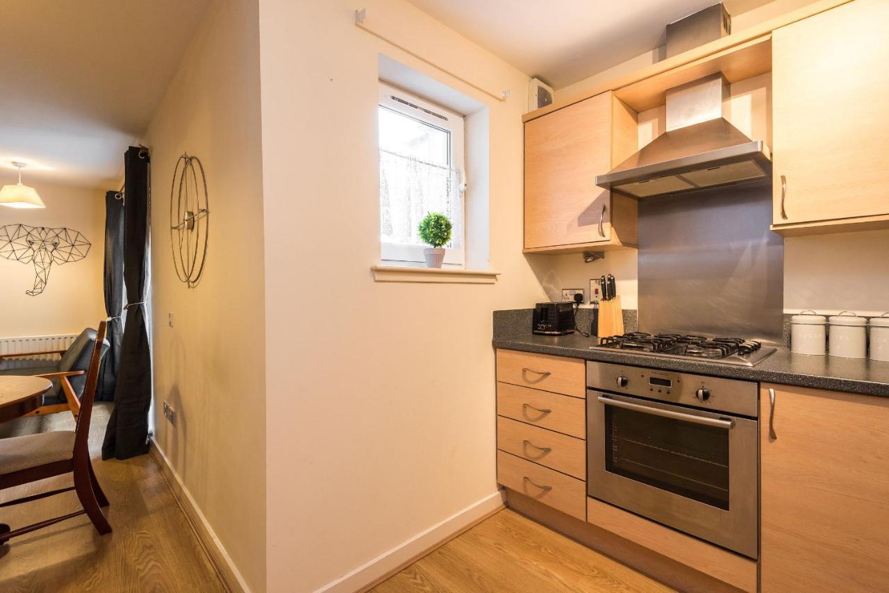 Elegant 2 Bedroom City Centre Apartment - Free Parking - Private Balcony Edinburgh Luaran gambar