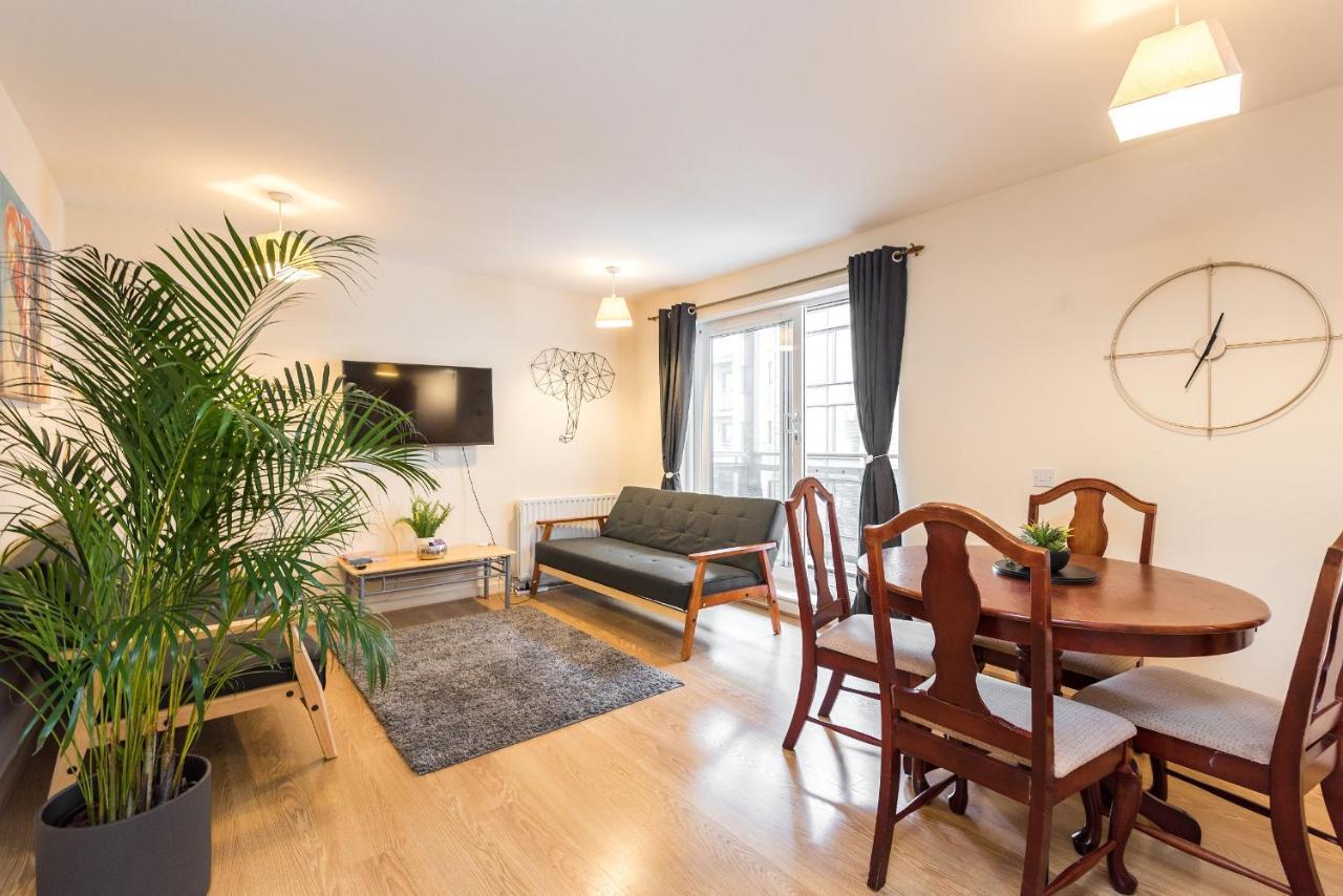 Elegant 2 Bedroom City Centre Apartment - Free Parking - Private Balcony Edinburgh Luaran gambar