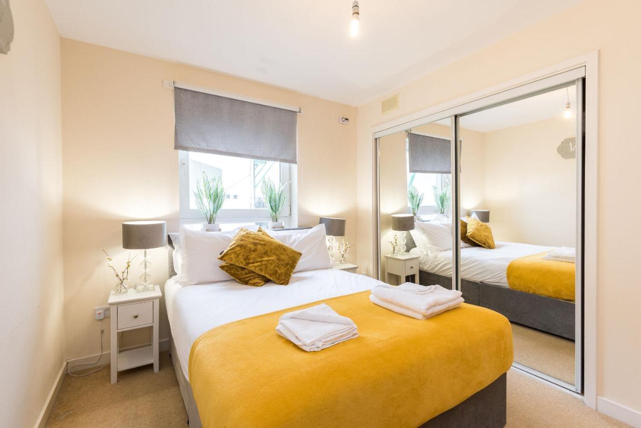 Elegant 2 Bedroom City Centre Apartment - Free Parking - Private Balcony Edinburgh Luaran gambar