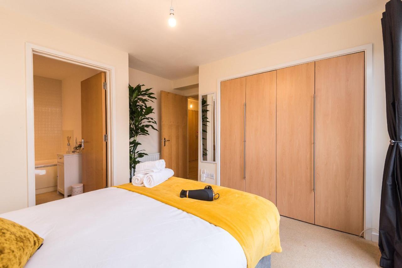 Elegant 2 Bedroom City Centre Apartment - Free Parking - Private Balcony Edinburgh Luaran gambar