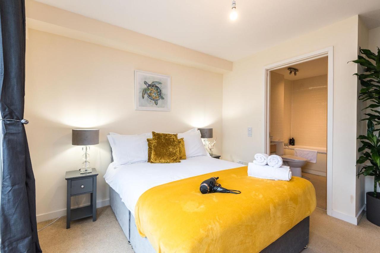 Elegant 2 Bedroom City Centre Apartment - Free Parking - Private Balcony Edinburgh Luaran gambar