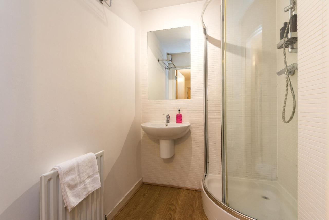 Elegant 2 Bedroom City Centre Apartment - Free Parking - Private Balcony Edinburgh Luaran gambar