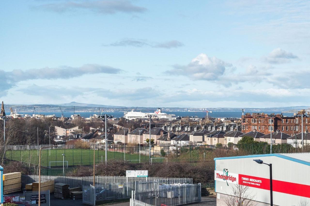 Elegant 2 Bedroom City Centre Apartment - Free Parking - Private Balcony Edinburgh Luaran gambar
