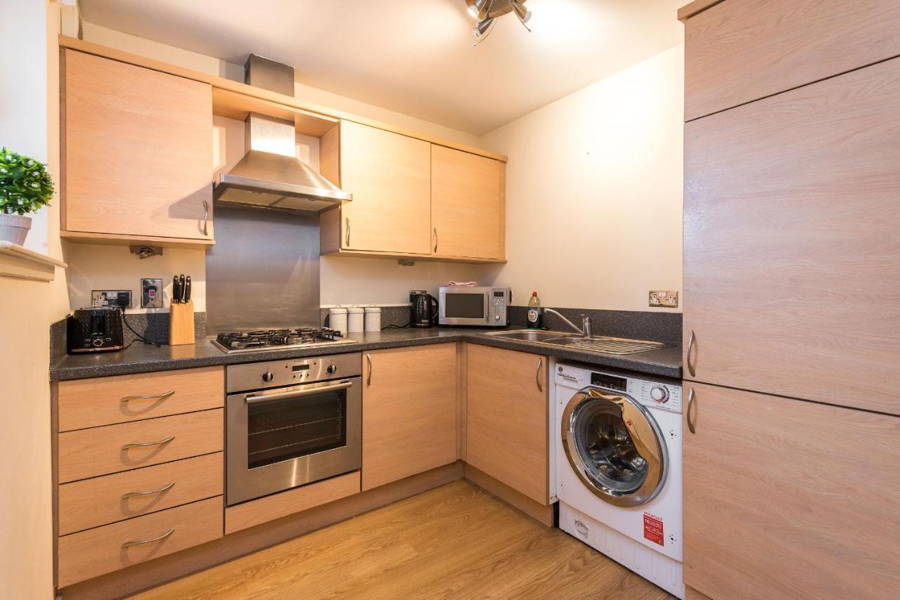 Elegant 2 Bedroom City Centre Apartment - Free Parking - Private Balcony Edinburgh Luaran gambar