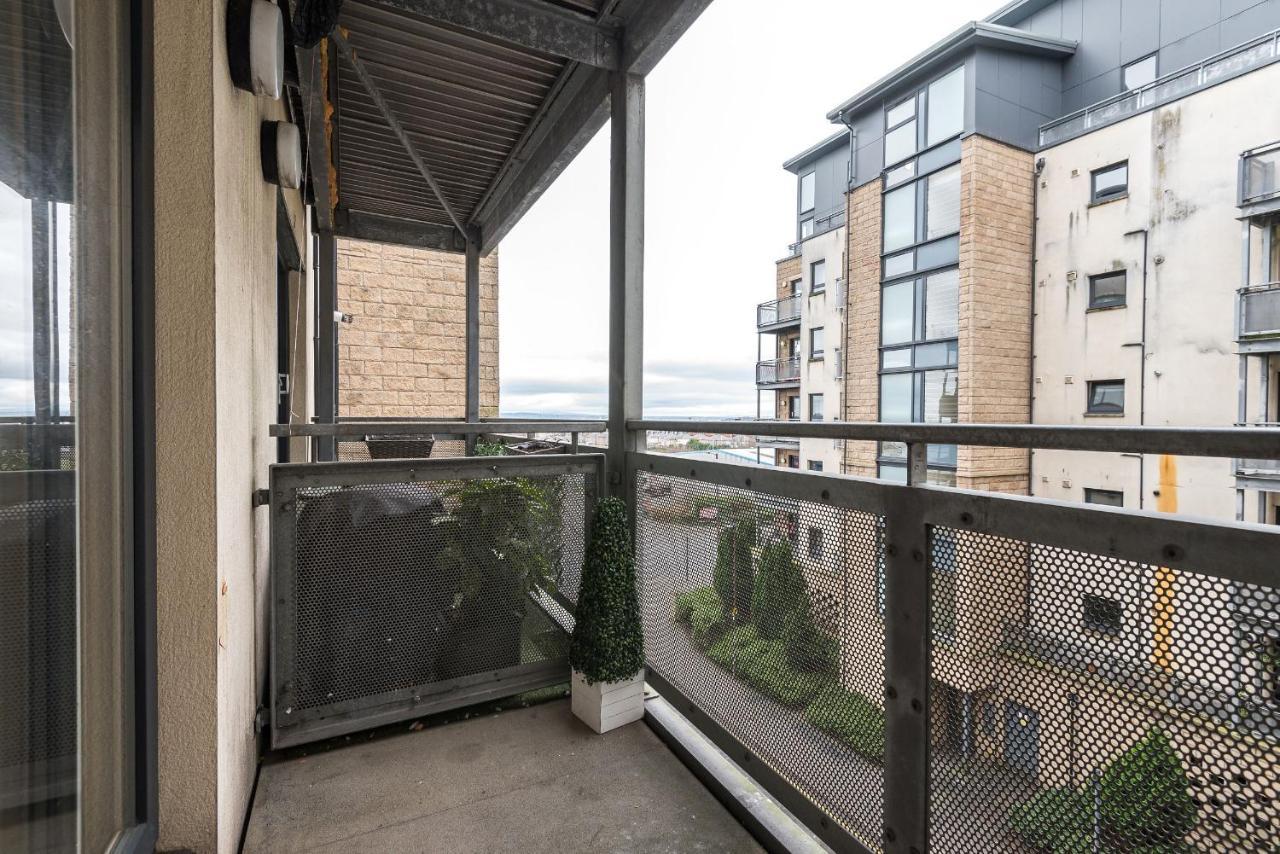 Elegant 2 Bedroom City Centre Apartment - Free Parking - Private Balcony Edinburgh Luaran gambar