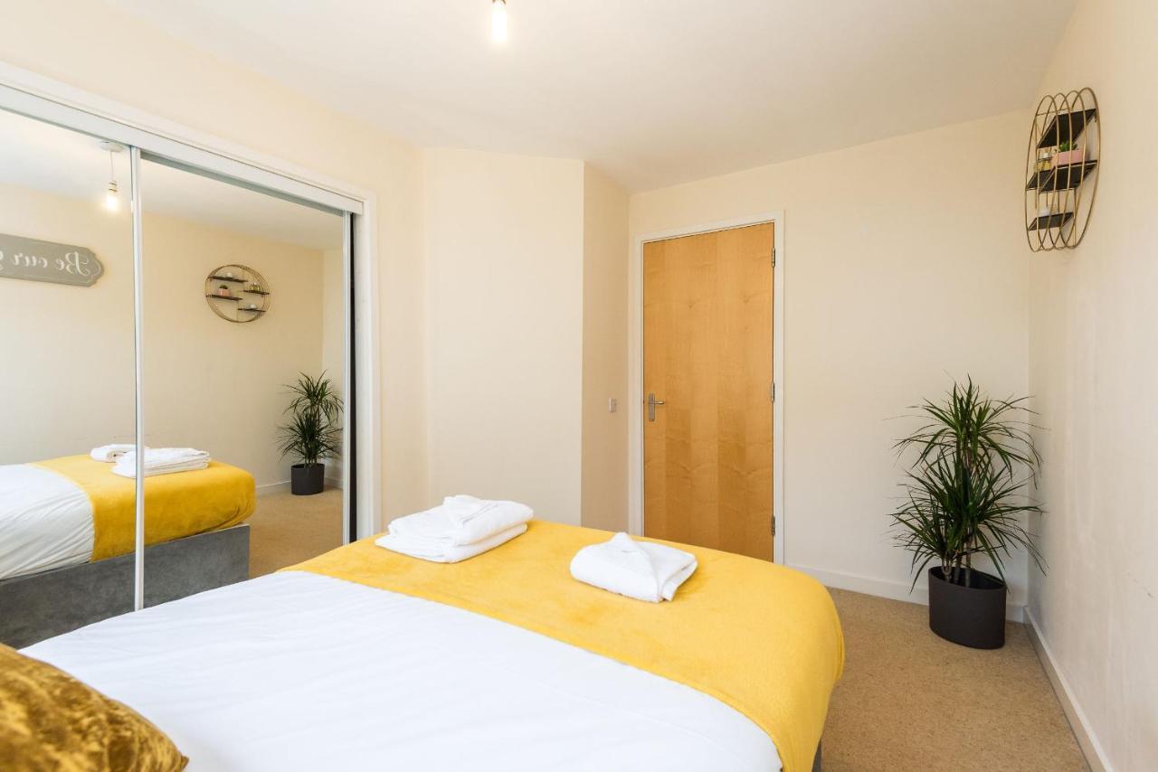 Elegant 2 Bedroom City Centre Apartment - Free Parking - Private Balcony Edinburgh Luaran gambar