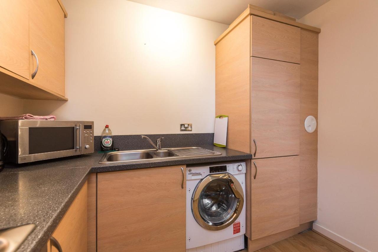 Elegant 2 Bedroom City Centre Apartment - Free Parking - Private Balcony Edinburgh Luaran gambar