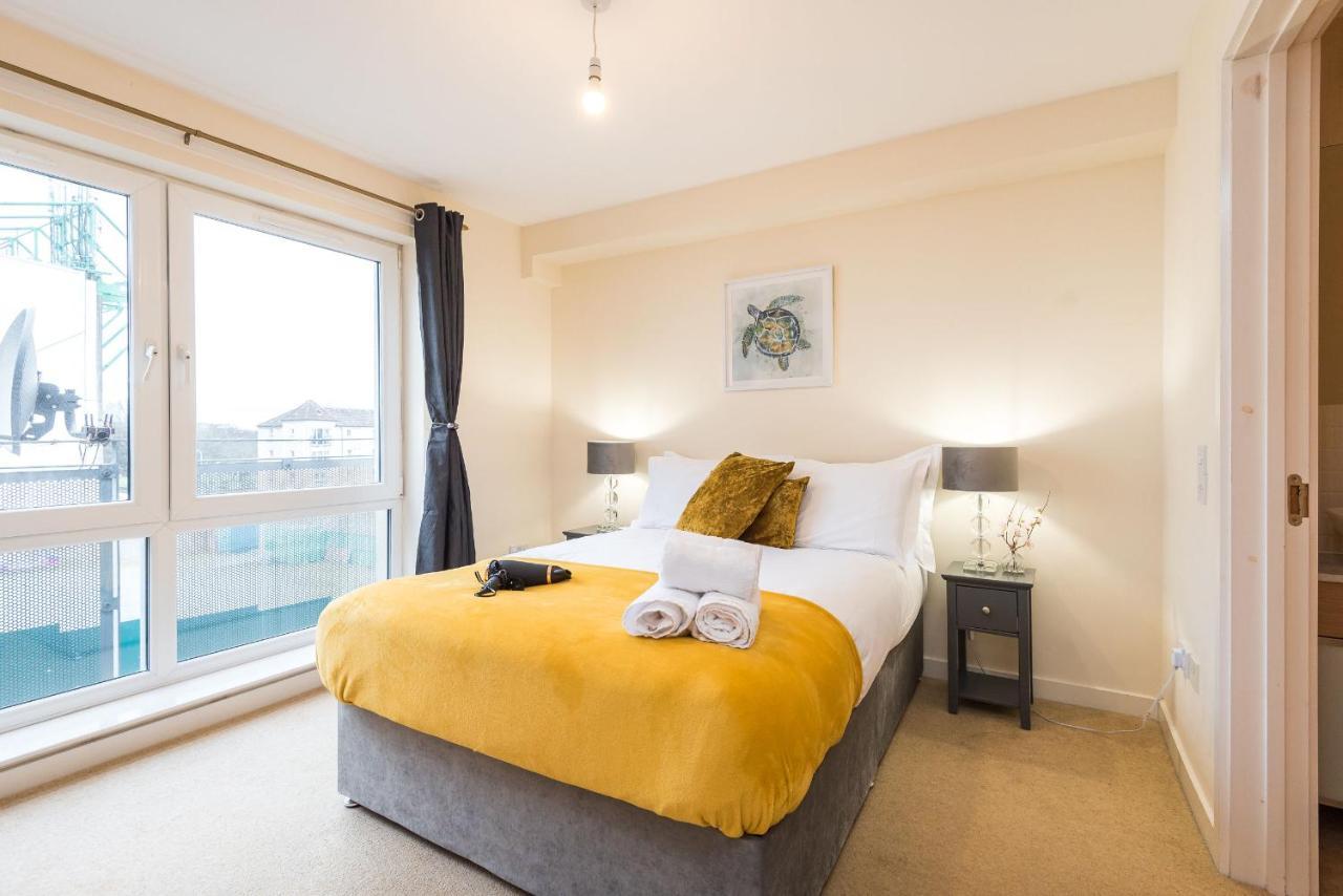 Elegant 2 Bedroom City Centre Apartment - Free Parking - Private Balcony Edinburgh Luaran gambar