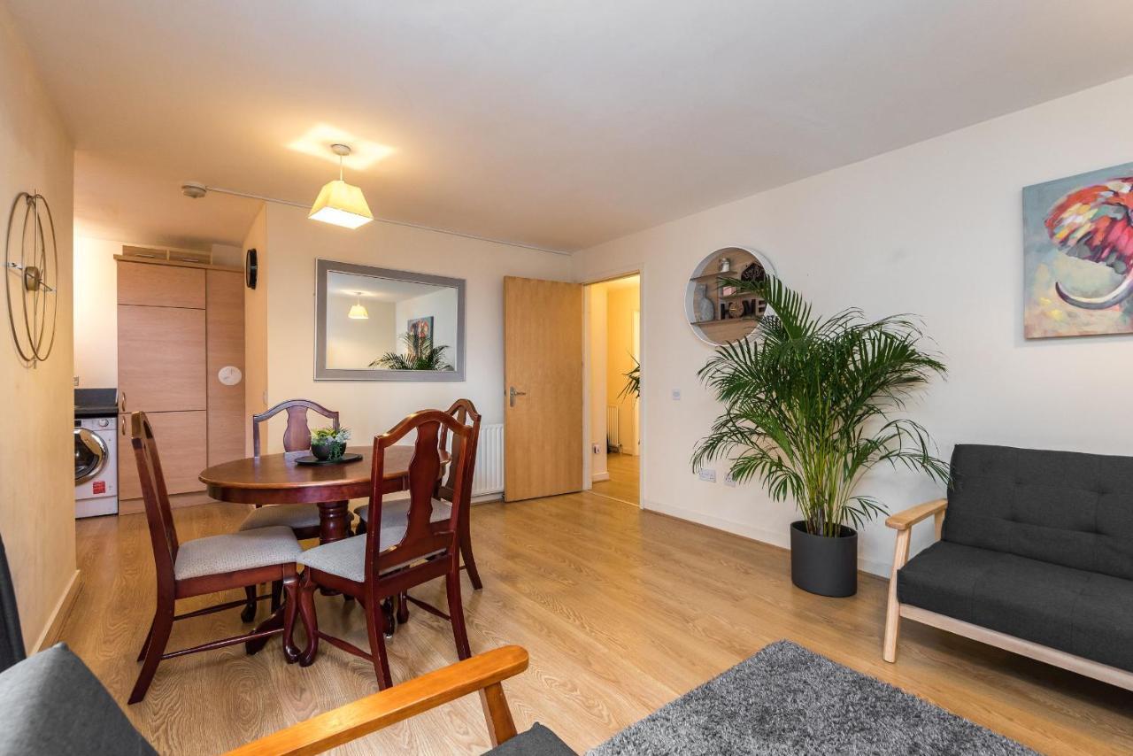 Elegant 2 Bedroom City Centre Apartment - Free Parking - Private Balcony Edinburgh Luaran gambar