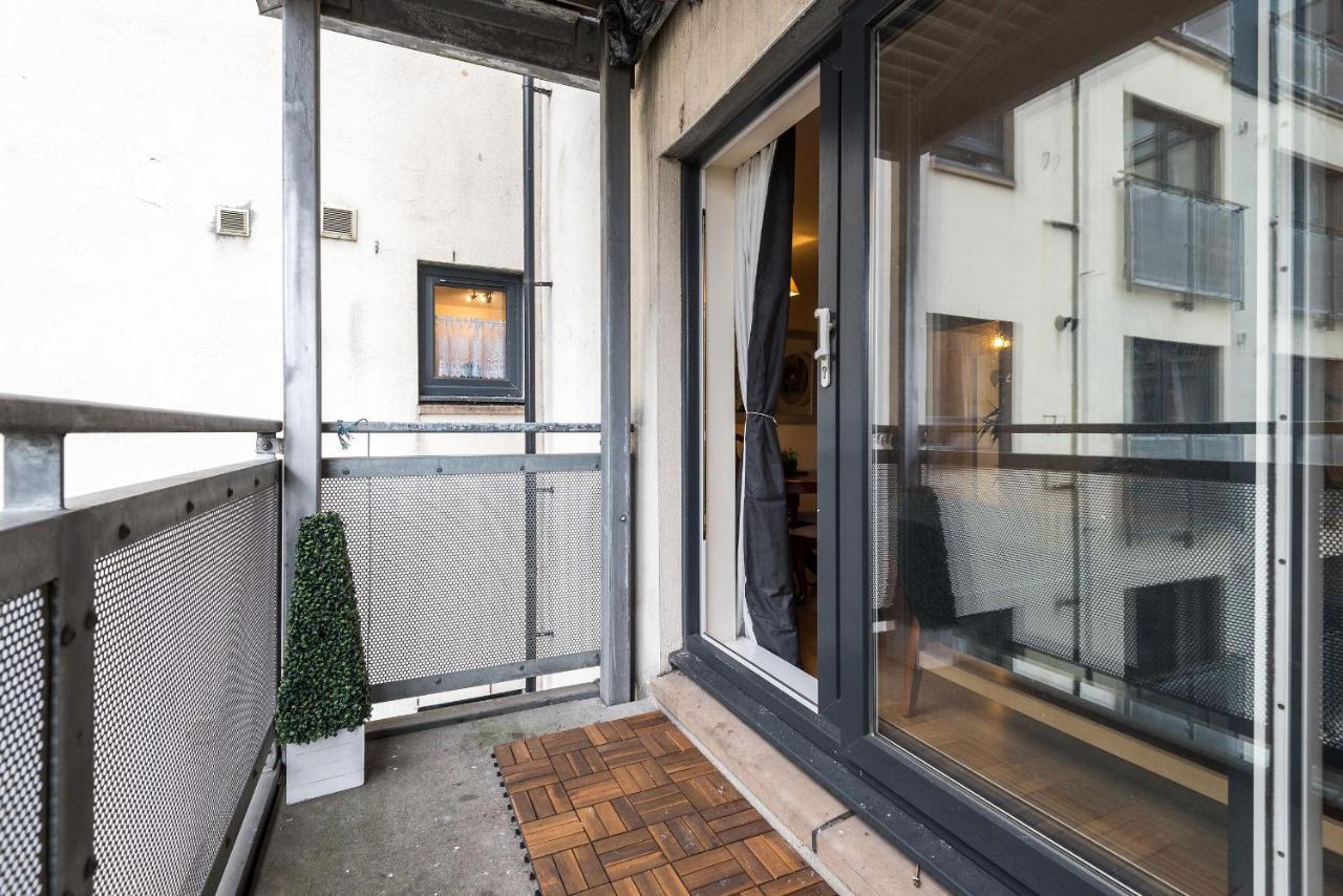 Elegant 2 Bedroom City Centre Apartment - Free Parking - Private Balcony Edinburgh Luaran gambar